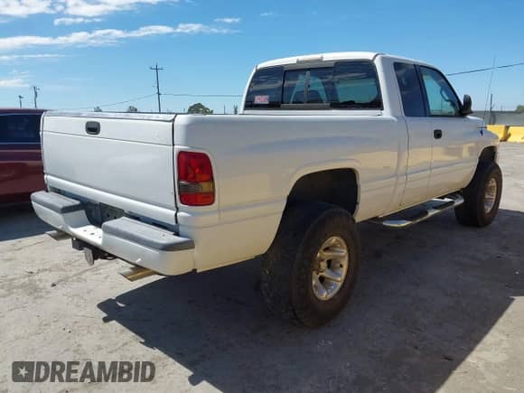 2001 Dodge 1500 z VIN 3B7HF13Z91G722498, wystawiony jako IAAI lot #42875248 z przebiegiem 141 954 mil mil oraz . Historia ofert i sprzedaży dostępna na DreamBid. Obrazek 4.