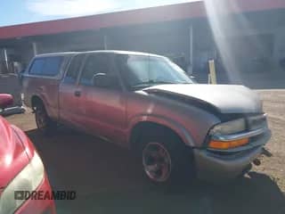 2000 Chevrolet S-10 LS с VIN 1GCCS19W3Y8242184, выставлен на аукционе IAAI как лот 42087685 с пробегом 125 188 миль миль и . История ставок и продаж доступна на DreamBid. Изображение 1.