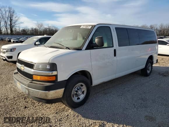 2017 Chevrolet Express Passenger LT z VIN 1GAZGPFF6H1147784, wystawiony jako Copart lot #84001734 z przebiegiem 237 613 mil mil oraz Czysty tytuł • Clean title. Historia ofert i sprzedaży dostępna na DreamBid. Obrazek 1.