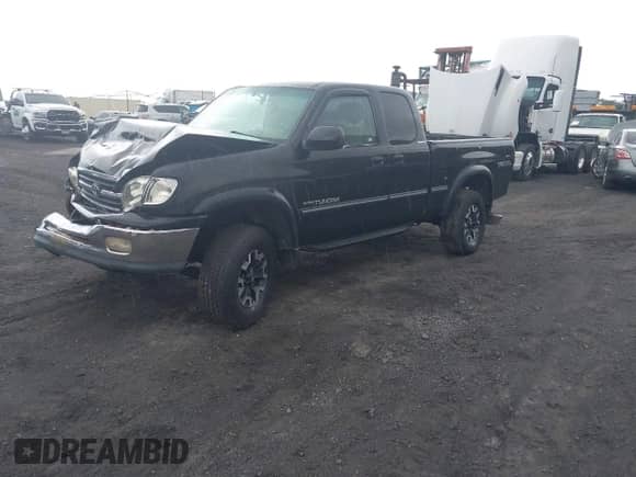 2001 Toyota Tundra Limited z VIN 5TBBT48131S129314, wystawiony jako IAAI lot #42419214 z przebiegiem 169 024 mil mil oraz . Historia ofert i sprzedaży dostępna na DreamBid. Obrazek 2.
