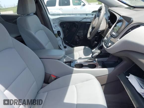 2021 Chevrolet Malibu LS z VIN 1G1ZC5ST2MF032589, wystawiony jako IAAI lot #42461735 z przebiegiem 70 187 mil mil oraz . Historia ofert i sprzedaży dostępna na DreamBid. Obrazek 5.