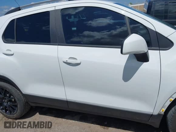 2021 Chevrolet Trax LT z VIN KL7CJLSB7MB360173, wystawiony jako IAAI lot #42123356 z przebiegiem 106 102 mil mil oraz . Historia ofert i sprzedaży dostępna na DreamBid. Obrazek 14.