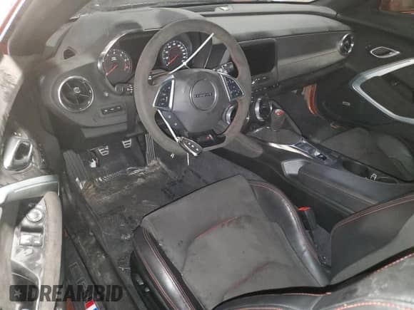 2022 Chevrolet Camaro ZL1 z VIN 1G1FJ1R66N0106795, wystawiony jako Copart lot #49995555 z przebiegiem 8 699 mil mil oraz Szkoda całkowita • Salvage title. Historia ofert i sprzedaży dostępna na DreamBid. Obrazek 8.