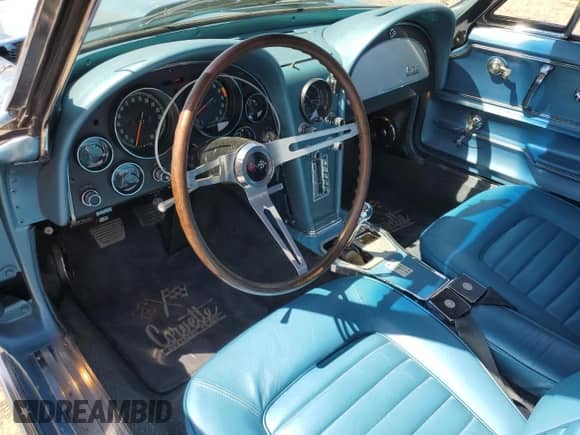 1966 Chevrolet Corvette z VIN 194676S103497, wystawiony jako Copart lot #57419595 z przebiegiem 44 419 mil mil oraz Szkoda całkowita • Salvage title. Historia ofert i sprzedaży dostępna na DreamBid. Obrazek 8.