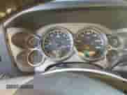 2008 GMC Sierra 1500 SLE2 z VIN 2GTEK19JX81333887, wystawiony jako Copart lot #89182485 z przebiegiem 210 699 mil mil oraz Czysty tytuł • Clean title. Historia ofert i sprzedaży dostępna na DreamBid. Obrazek 9.