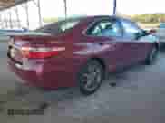 2017 Toyota Camry XLE z VIN 4T1BF1FK0HU720131, wystawiony jako Copart lot #82687105 z przebiegiem 136 438 mil mil oraz Czysty tytuł • Clean title. Historia ofert i sprzedaży dostępna na DreamBid. Obrazek 3.