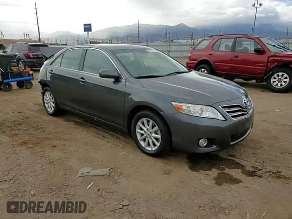2010 Toyota Camry XLE z VIN JTNBK3EK1A3049573, wystawiony jako Copart lot #82489765 z przebiegiem 76 186 mil mil oraz Szkoda całkowita • Salvage title. Historia ofert i sprzedaży dostępna na DreamBid. Obrazek 13.