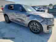 2024 Land Rover Range Rover Sport Dynamic SE z VIN SAL1L9FU4RA191111, wystawiony jako Copart lot #68083555 z przebiegiem 9 301 mil mil oraz Szkoda całkowita • Salvage title. Historia ofert i sprzedaży dostępna na DreamBid. Obrazek 4.