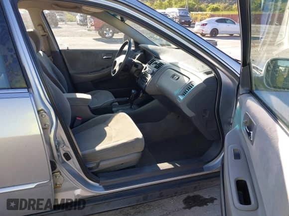 2001 Honda Accord LX with VIN 1HGCG665X1A142545, listed as a IAAI auction lot 42847516 with 171,574 mi miles and . Bid and sale history available at DreamBid. Image 5.