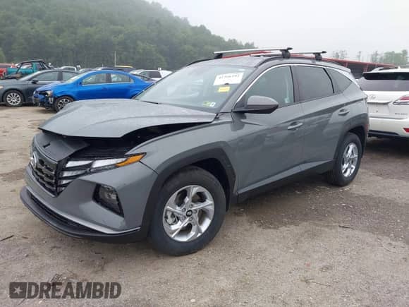 2024 Hyundai Tucson SEL z VIN 5NMJBCDE2RH405098, wystawiony jako IAAI lot #42766392 z przebiegiem 3 902 mil mil oraz . Historia ofert i sprzedaży dostępna na DreamBid. Obrazek 2.