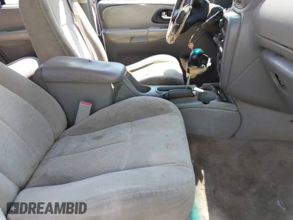 2005 Chevrolet TrailBlazer LS с VIN 1GNDT13S452352741, выставлен на аукционе IAAI как лот 42931322 с пробегом 250 494 миль миль и . История ставок и продаж доступна на DreamBid. Изображение 5.