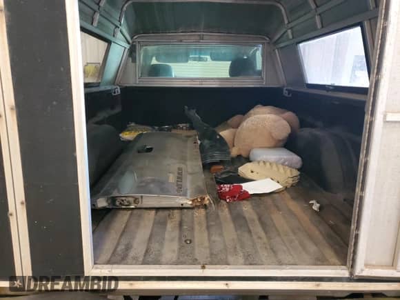 2000 Chevrolet Silverado 1500 with VIN 1GCEC14V2YE382992, listed as a Copart auction lot 57914835 with 178,029 mi miles and Clean title. Bid and sale history available at DreamBid. Image 10.