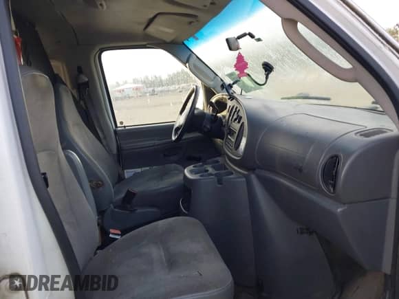 2004 Ford Econoline Cargo z VIN 1FTNE24LX4HA25275, wystawiony jako IAAI lot #43493442 z przebiegiem 291 424 mil mil oraz . Historia ofert i sprzedaży dostępna na DreamBid. Obrazek 5.