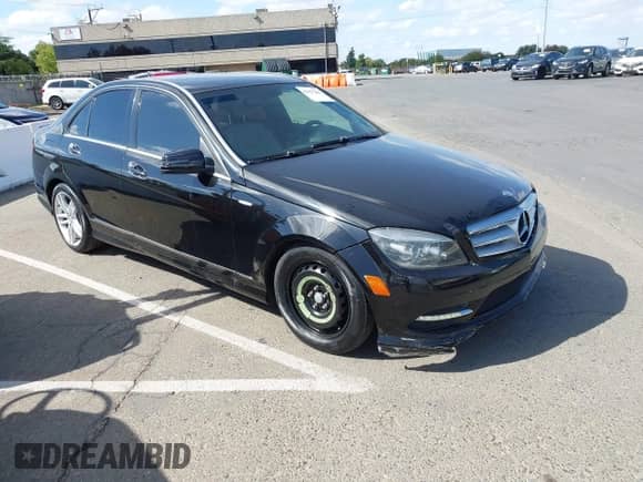 2011 Mercedes-Benz C 300 Sport z VIN WDDGF5EB3BR180681, wystawiony jako IAAI lot #43427281 z przebiegiem 219 550 mil mil oraz . Historia ofert i sprzedaży dostępna na DreamBid. Obrazek 1.