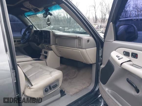 2001 Chevrolet Tahoe LT with VIN 1GNEK13T61J232455, listed as a IAAI auction lot 41208590 with 267,170 mi miles and . Bid and sale history available at DreamBid. Image 5.