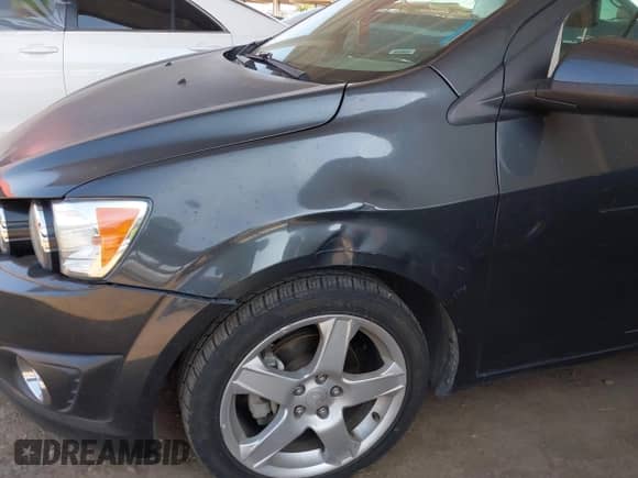 2014 Chevrolet Sonic LTZ с VIN 1G1JE5SG3E4125029, выставлен на аукционе IAAI как лот 42475314 с пробегом 153 830 миль миль и . История ставок и продаж доступна на DreamBid. Изображение 6.