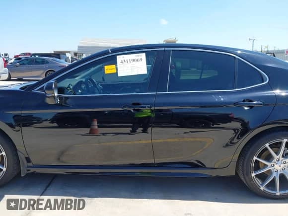 2018 Toyota Camry XSE z VIN 4T1B61HK0JU127677, wystawiony jako IAAI lot #43119069 z przebiegiem 66 132 mil mil oraz . Historia ofert i sprzedaży dostępna na DreamBid. Obrazek 15.