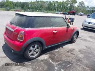2007 MINI Hardtop with VIN WMWMF33537TT53783, listed as a IAAI auction lot 42536048 with 173,466 mi miles and . Bid and sale history available at DreamBid. Image 4.