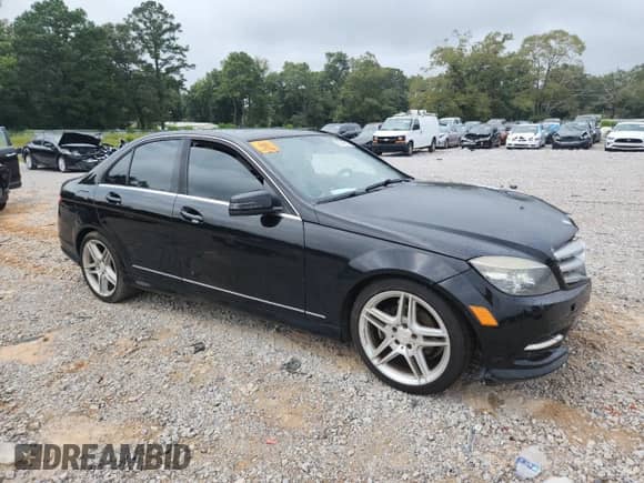 2011 Mercedes-Benz C 300 Sport z VIN WDDGF5EB8BR156487, wystawiony jako Copart lot #67489375 z przebiegiem 163 288 mil mil oraz Szkoda całkowita • Salvage title. Historia ofert i sprzedaży dostępna na DreamBid. Obrazek 4.