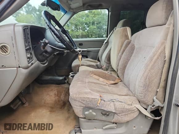 1999 Chevrolet Silverado 1500 LS with VIN 2GCEK19T1X1290279, listed as a Copart auction lot 81152175 with 298,379 mi miles and Salvage title. Bid and sale history available at DreamBid. Image 7.