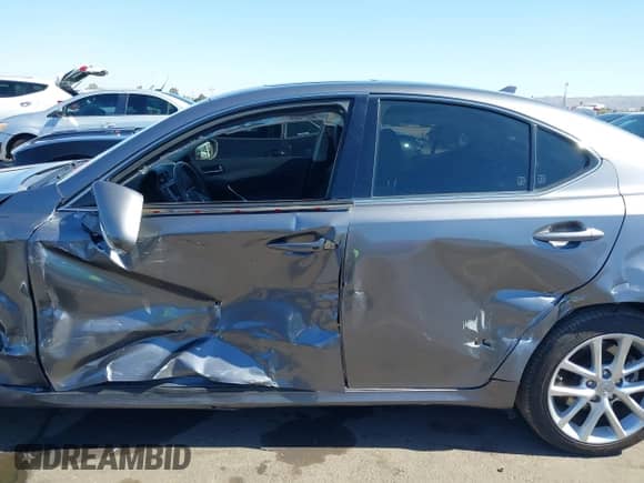 2012 Lexus IS 350 z VIN JTHCE5C2XC5002952, wystawiony jako IAAI lot #41670617 z przebiegiem 144 002 mil mil oraz . Historia ofert i sprzedaży dostępna na DreamBid. Obrazek 15.