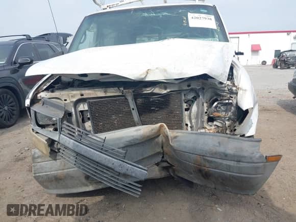 2005 Chevrolet Astro Cargo z VIN 1GCDM19X75B113130, wystawiony jako IAAI lot #42027938 z przebiegiem Nie podano mil oraz . Historia ofert i sprzedaży dostępna na DreamBid. Obrazek 6.