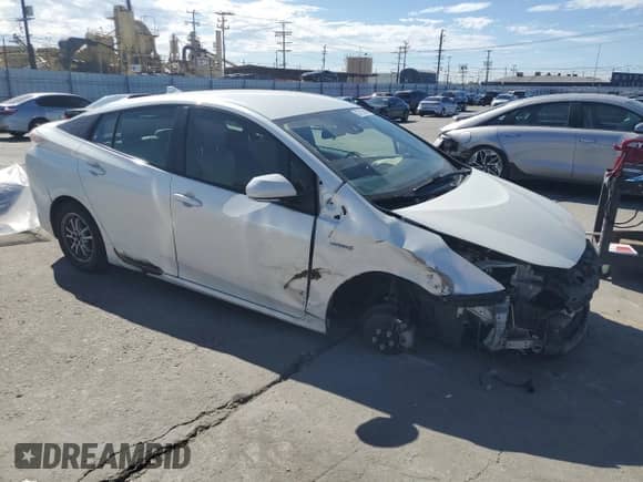 2017 Toyota Prius Two z VIN JTDKBRFU7H3563428, wystawiony jako Copart lot #87120145 z przebiegiem 132 022 mil mil oraz Szkoda całkowita • Salvage title. Historia ofert i sprzedaży dostępna na DreamBid. Obrazek 4.