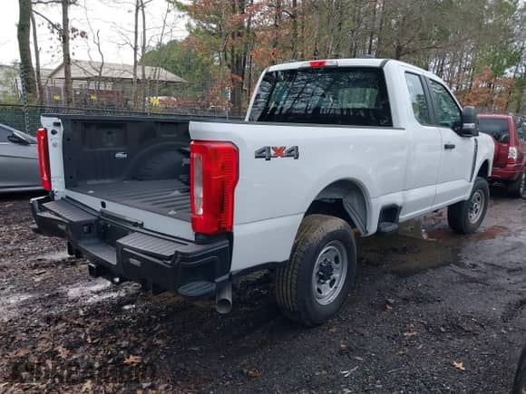 2023 Ford F-250 XL z VIN 1FT7X2BA6PED39628, wystawiony jako IAAI lot #41439741 z przebiegiem 165 mil mil oraz . Historia ofert i sprzedaży dostępna na DreamBid. Obrazek 4.