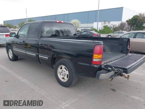 2000 Chevrolet Silverado 1500 LS with VIN 2GCEC19T5Y1290686, listed as a IAAI auction lot 41877292 with 410,282 mi miles and . Bid and sale history available at DreamBid. Image 3.