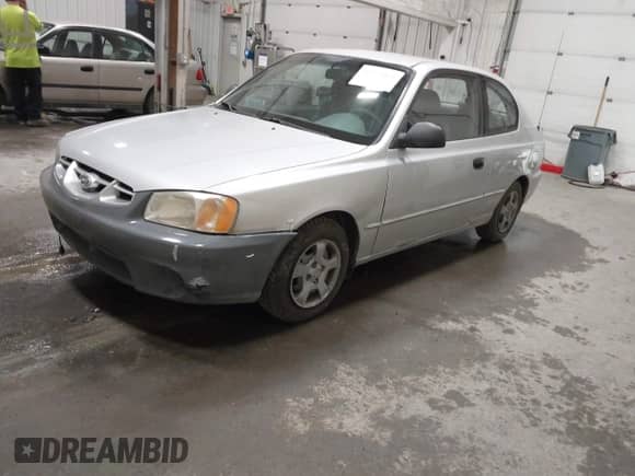 2002 Hyundai Accent GS z VIN KMHCG35C12U233289, wystawiony jako IAAI lot #42773414 z przebiegiem 136 371 mil mil oraz . Historia ofert i sprzedaży dostępna na DreamBid. Obrazek 2.