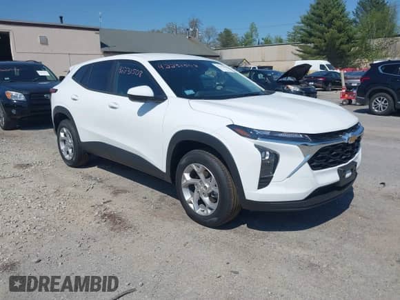 2025 Chevrolet Trax LS with VIN KL77LFEP5SC237595, listed as a IAAI auction lot 42231508 with 1,368 mi miles and . Bid and sale history available at DreamBid. Image 1.
