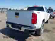 2018 Chevrolet Colorado 4WD Work Truck z VIN 1GCHTBEA0J1290405, wystawiony jako IAAI lot #41998238 z przebiegiem 118 623 mil mil oraz . Historia ofert i sprzedaży dostępna na DreamBid. Obrazek 4.