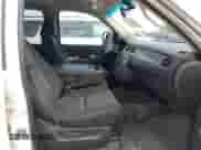 2013 Chevrolet Suburban с VIN 1GNSC5E00DR321079, выставлен на аукционе IAAI как лот 42835120 с пробегом 210 182 миль миль и . История ставок и продаж доступна на DreamBid. Изображение 5.