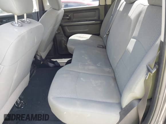 2018 Ram 1500 Express z VIN 1C6RR6KT7JS350875, wystawiony jako IAAI lot #42259123 z przebiegiem 138 116 mil mil oraz . Historia ofert i sprzedaży dostępna na DreamBid. Obrazek 8.