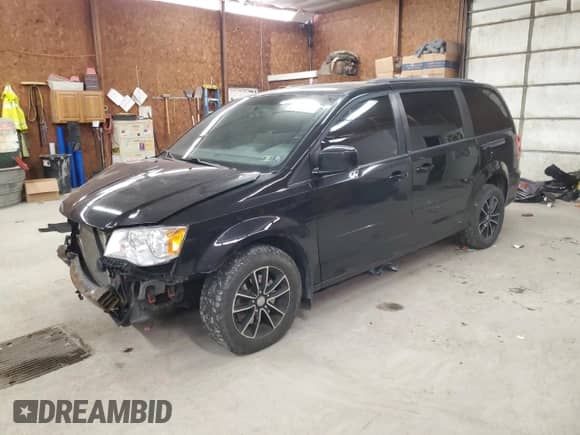2013 Dodge Grand Caravan R/T with VIN 2C4RDGEGXDR597499, listed as a Copart auction lot 67733995 with 141,304 mi miles and Salvage title. Bid and sale history available at DreamBid. Image 1.
