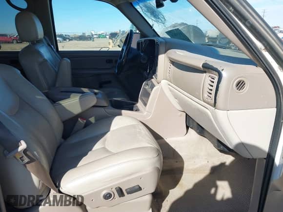 2005 Chevrolet Suburban LT z VIN 3GNEC16Z95G288863, wystawiony jako IAAI lot #41653675 z przebiegiem 309 977 mil mil oraz . Historia ofert i sprzedaży dostępna na DreamBid. Obrazek 5.