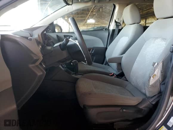 2013 Chevrolet Sonic LS с VIN 1G1JA6SH2D4204524, выставлен на аукционе Copart как лот 53402325 с пробегом 139 168 миль миль и Чистый • Clean title. История ставок и продаж доступна на DreamBid. Изображение 7.