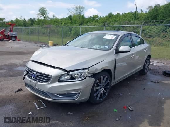 2018 Volvo S60 Inscription с VIN LYV402HKXJB172494, выставлен на аукционе IAAI как лот 42051257 с пробегом 59 838 миль миль и . История ставок и продаж доступна на DreamBid. Изображение 17.
