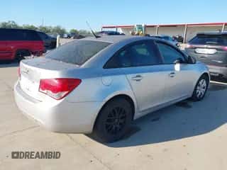 2014 Chevrolet Cruze LS z VIN 1G1PA5SH4E7284705, wystawiony jako IAAI lot #43552753 z przebiegiem 144 110 mil mil oraz . Historia ofert i sprzedaży dostępna na DreamBid. Obrazek 4.