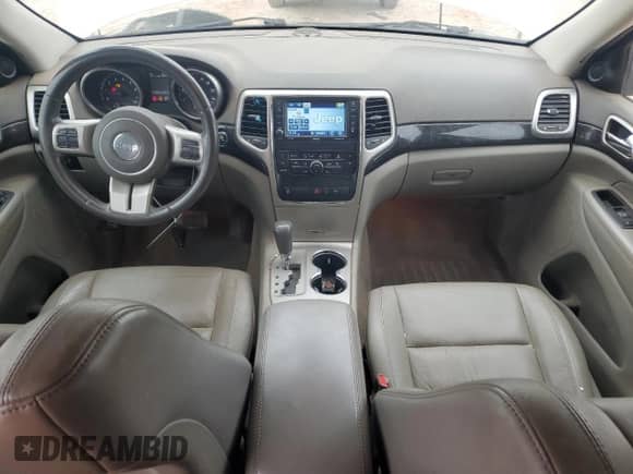 2012 Jeep Grand Cherokee Laredo z VIN 1C4RJEAG3CC251515, wystawiony jako Copart lot #83939905 z przebiegiem 131 869 mil mil oraz Szkoda całkowita • Salvage title. Historia ofert i sprzedaży dostępna na DreamBid. Obrazek 8.