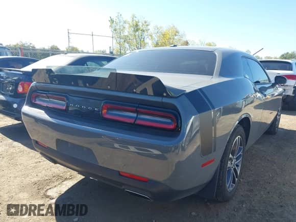 2019 Dodge Challenger SXT with VIN 2C3CDZGG8KH690365, listed as a IAAI auction lot 43363015 with 132,431 mi miles and . Bid and sale history available at DreamBid. Image 4.