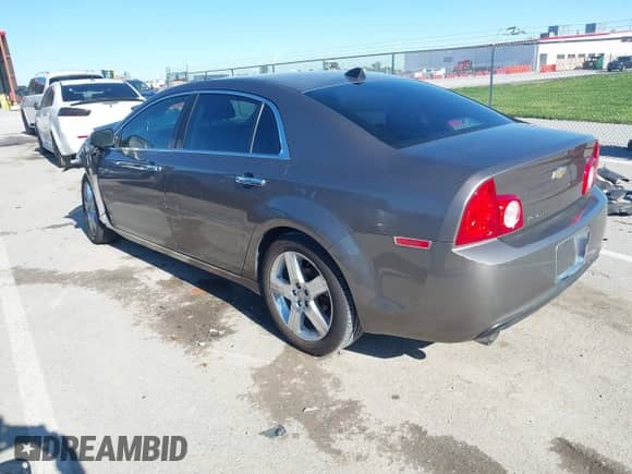 2012 Chevrolet Malibu 3LT z VIN 1G1ZF5E78CF119482, wystawiony jako IAAI lot #42305828 z przebiegiem 133 993 mil mil oraz . Historia ofert i sprzedaży dostępna na DreamBid. Obrazek 3.