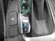 2014 Hyundai Santa Fe z VIN 5XYZU3LB0EG151660, wystawiony jako IAAI lot #43270298 z przebiegiem 121 272 mil mil oraz . Historia ofert i sprzedaży dostępna na DreamBid. Obrazek 11.