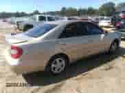 2004 Toyota Camry LE z VIN 4T1BE32KX4U904216, wystawiony jako IAAI lot #43354352 z przebiegiem 299 335 mil mil oraz . Historia ofert i sprzedaży dostępna na DreamBid. Obrazek 4.