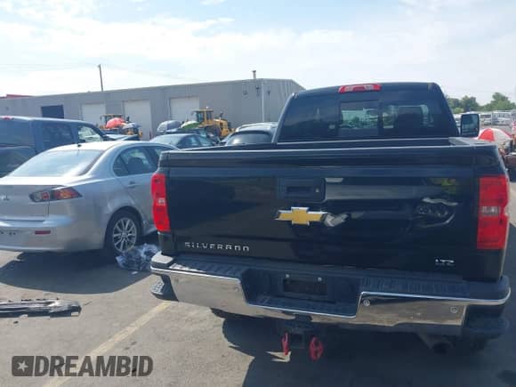 2015 Chevrolet Silverado 3500HD with VIN 1GC1K0EG5FF512945, listed as a IAAI auction lot 43138447 with 91,028 mi miles and . Bid and sale history available at DreamBid. Image 16.