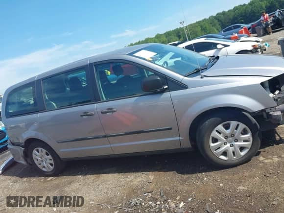 2016 Dodge Grand Caravan SE Plus z VIN 2C4RDGBG2GR400950, wystawiony jako IAAI lot #42622066 z przebiegiem 132 801 mil mil oraz . Historia ofert i sprzedaży dostępna na DreamBid. Obrazek 14.