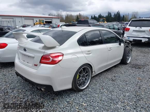 2018 Subaru WRX STI Limited z VIN JF1VA2W63J9831795, wystawiony jako IAAI lot #41923446 z przebiegiem 112 927 mil mil oraz . Historia ofert i sprzedaży dostępna na DreamBid. Obrazek 4.
