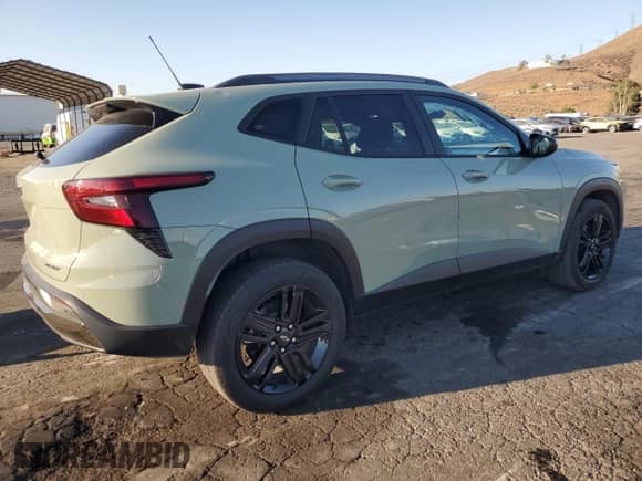 2025 Chevrolet Trax ACTIV с VIN KL77LKEP5SC037437, выставлен на аукционе Copart как лот 70948585 с пробегом 21 014 миль миль и Списание • Salvage title. История ставок и продаж доступна на DreamBid. Изображение 3.