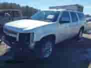 2010 Chevrolet Suburban LTZ z VIN 1GNUCKE02AR149351, wystawiony jako IAAI lot #41678458 z przebiegiem 200 789 mil mil oraz . Historia ofert i sprzedaży dostępna na DreamBid. Obrazek 2.