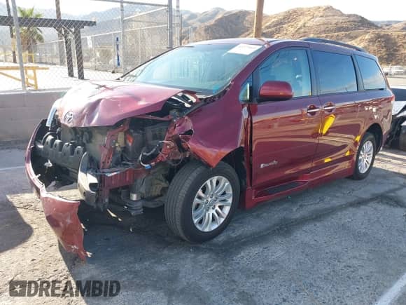 2014 Toyota Sienna XLE с VIN 5TDYK3DC0ES406822, выставлен на аукционе IAAI как лот 43277009 с пробегом 67 196 миль миль и . История ставок и продаж доступна на DreamBid. Изображение 2.